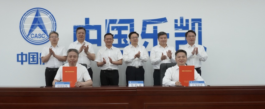 中國(guó)樂(lè)凱與宿遷市簽訂合作協(xié)議 侯景濱、李東會(huì)見宿遷市委書記陳忠偉并共同見證簽約